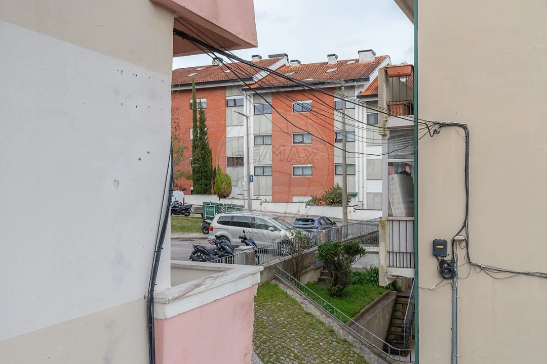 Apartamento T3 para Arrendamento em Santo Antonio dos Olivais Foto 18