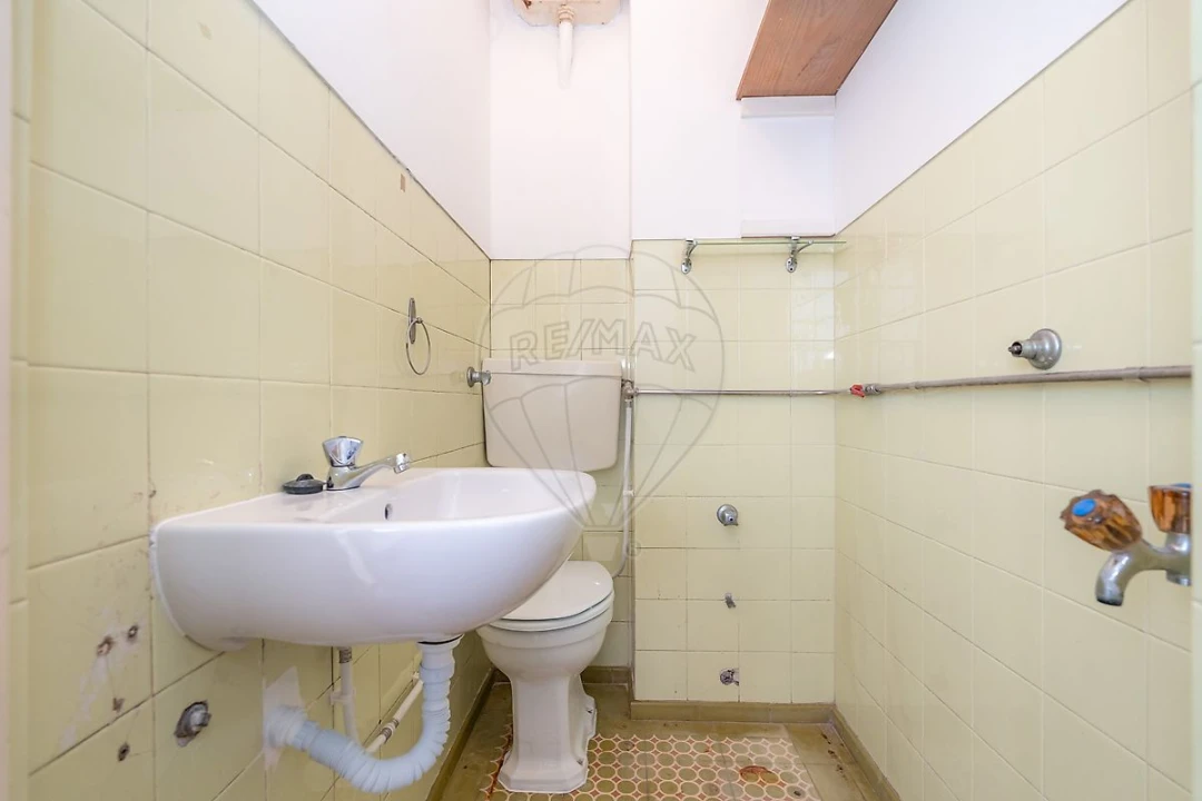Apartamento T3 para Arrendamento em Santo Antonio dos Olivais Foto 48