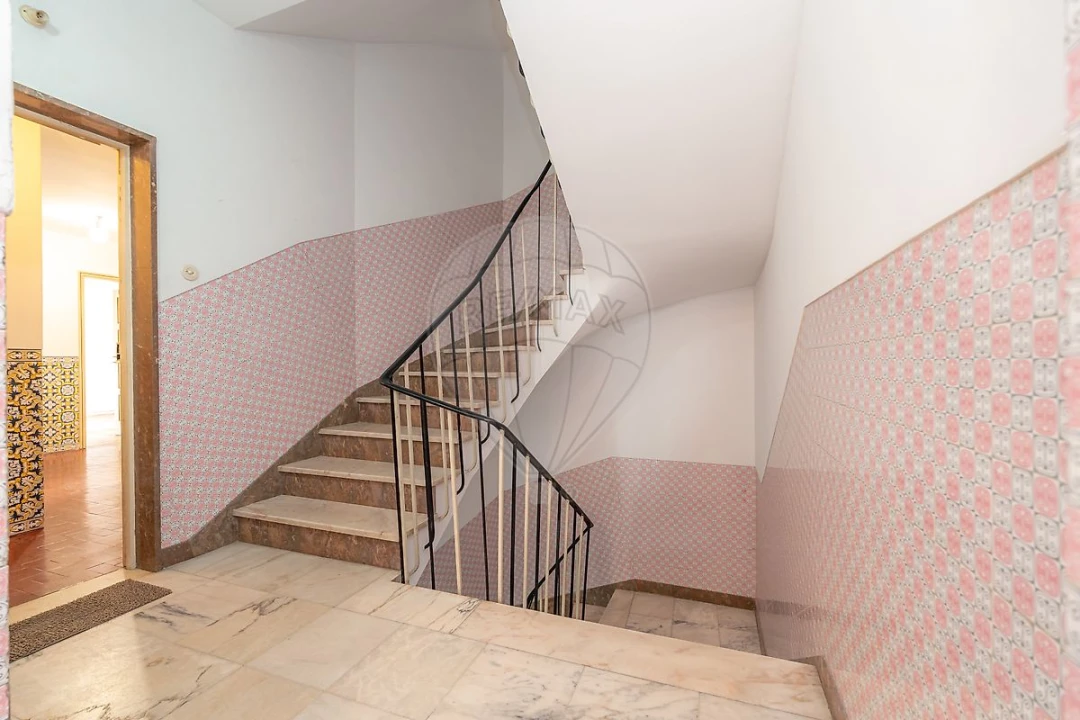 Apartamento T3 para Arrendamento em Santo Antonio dos Olivais Foto 6