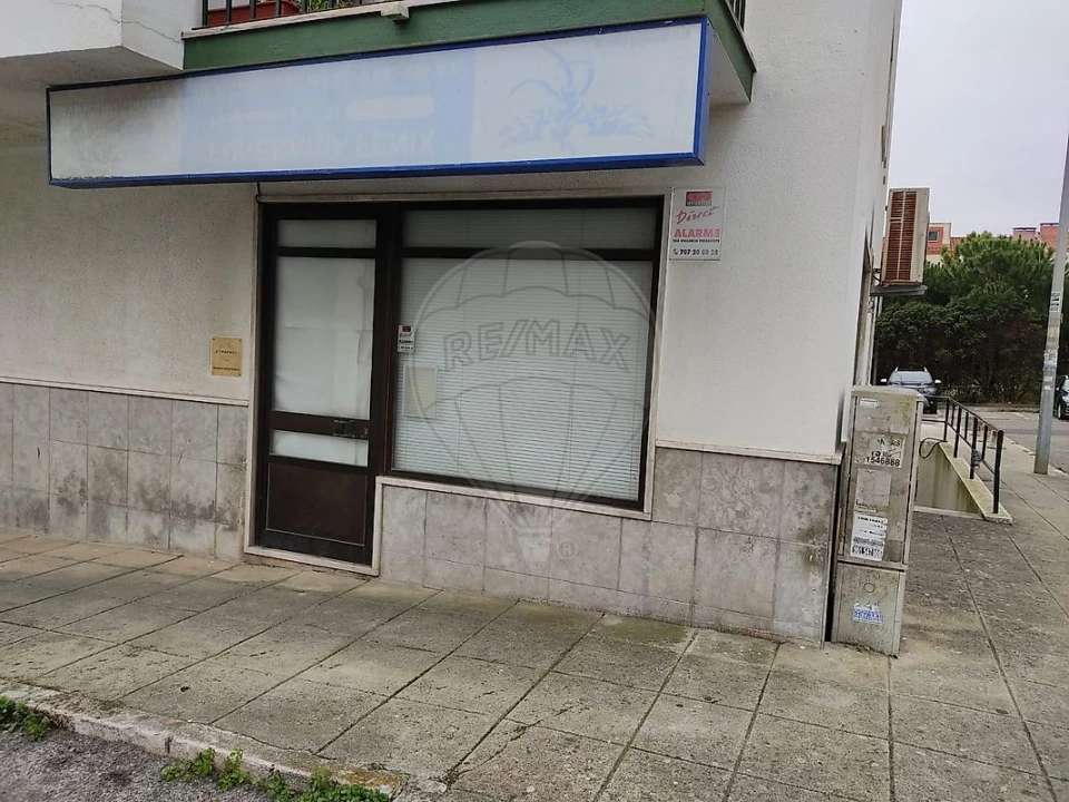 Loja para Venda em Rio de Mouro Foto 1