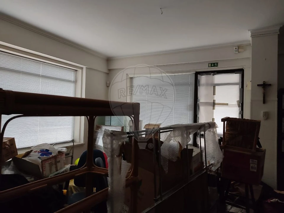 Loja para Venda em Rio de Mouro Foto 8