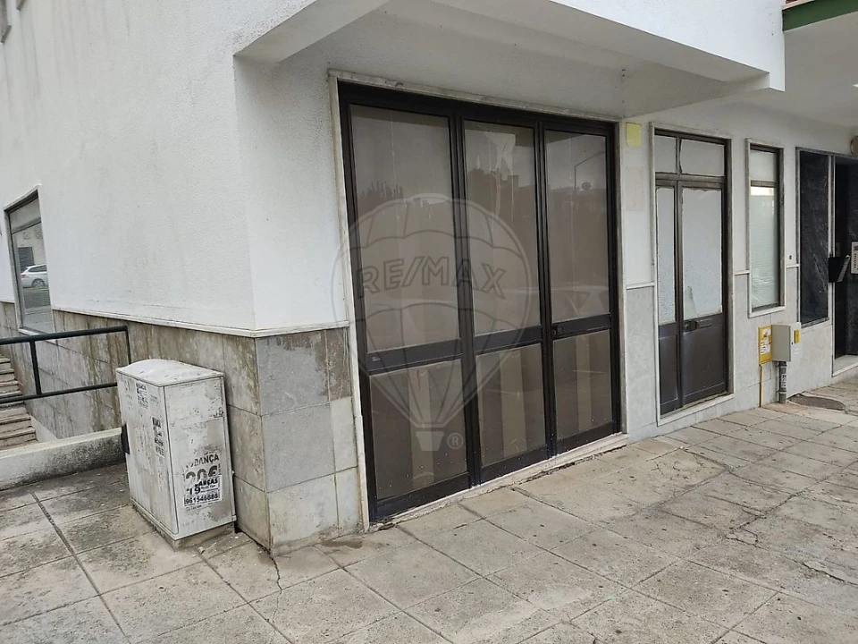 Loja para Venda em Rio de Mouro Foto 2