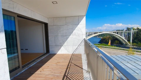 Apartamento T3 para Venda em Lordelo do Ouro e Massarelos