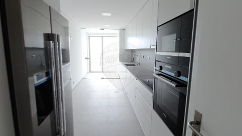Apartamento T3 para Venda em Lordelo do Ouro e Massarelos