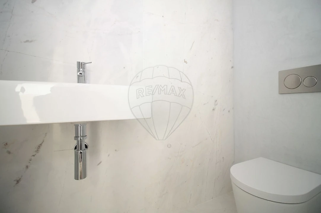 Apartamento T3 para Venda em Lordelo do Ouro e Massarelos Foto 2