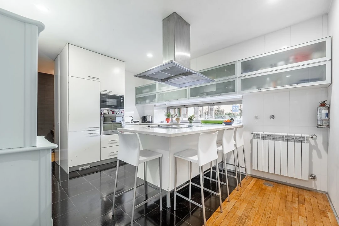 Moradia T4 para Arrendamento em Gulpilhares e Valadares Foto 13