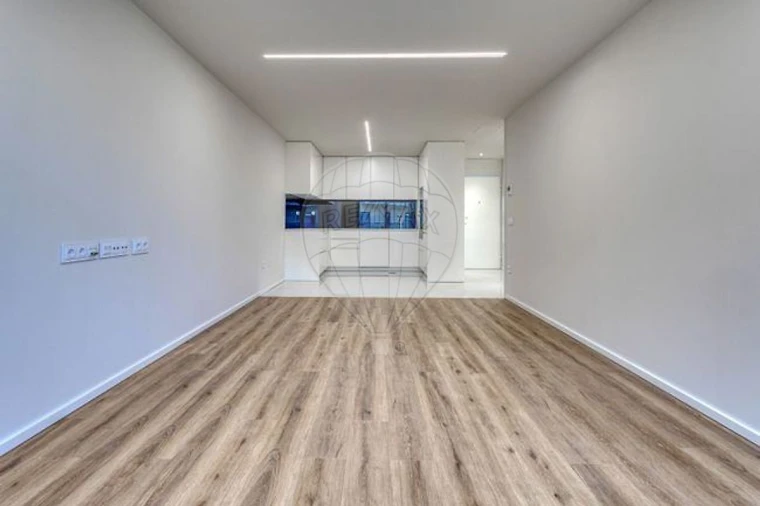 Apartamento T1 para Venda em Madalena Foto 7