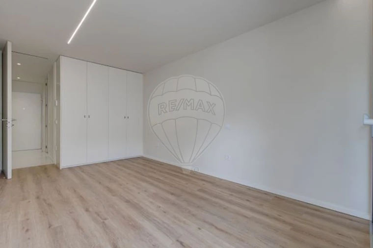 Apartamento T1 para Venda em Madalena Foto 3