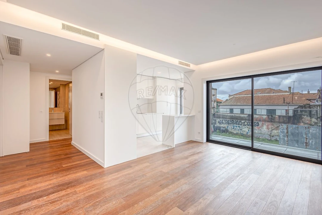 Apartamento T1 para Arrendamento em Ramalde Foto 7