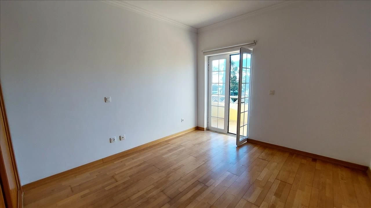 Apartamento T3 para Venda em Agualva e Mira-Sintra Foto 19
