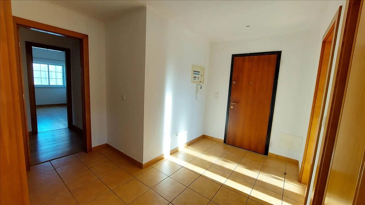 Apartamento T3 para Venda em Agualva e Mira-Sintra Foto 4