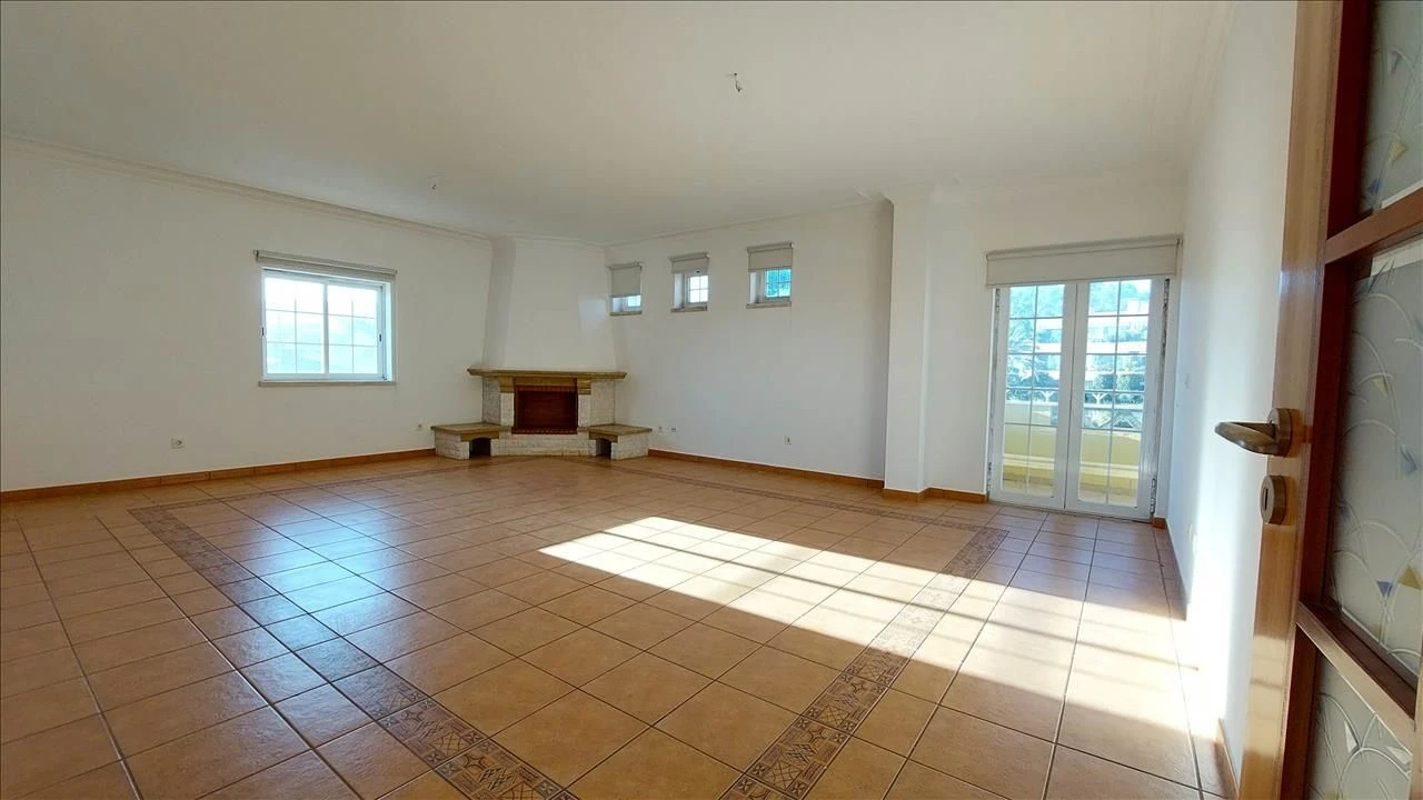 Apartamento T3 para Venda em Agualva e Mira-Sintra Foto 6