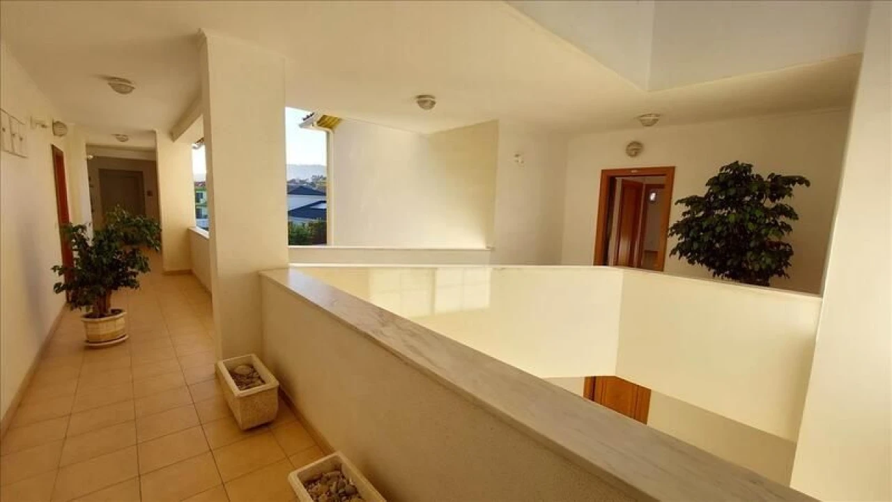 Apartamento T3 para Venda em Agualva e Mira-Sintra Foto 4