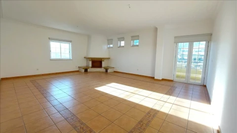 Apartamento T3 para Venda em Agualva e Mira-Sintra