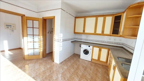 Apartamento T3 para Venda em Agualva e Mira-Sintra