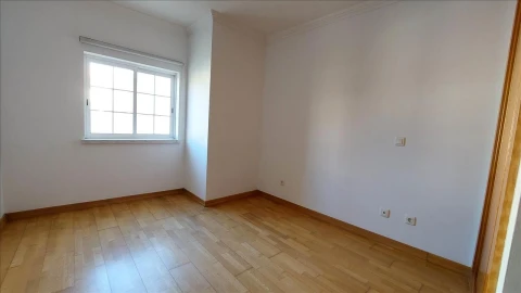 Apartamento T3 para Venda em Agualva e Mira-Sintra