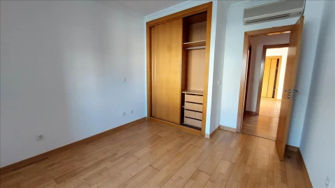 Apartamento T3 para Venda em Agualva e Mira-Sintra