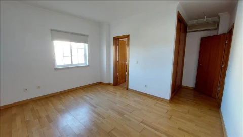 Apartamento T3 para Venda em Agualva e Mira-Sintra
