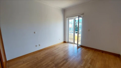Apartamento T3 para Venda em Agualva e Mira-Sintra