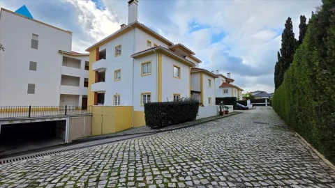 Apartamento T3 para Venda em Agualva e Mira-Sintra