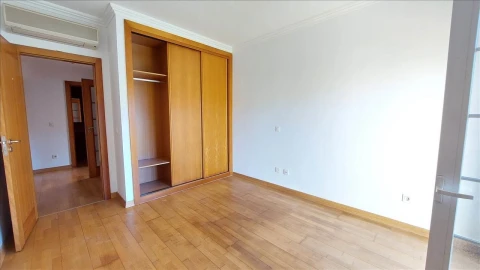 Apartamento T3 para Venda em Agualva e Mira-Sintra