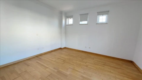 Apartamento T3 para Venda em Agualva e Mira-Sintra