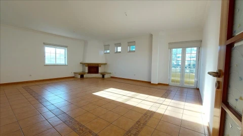 Apartamento T3 para Venda em Agualva e Mira-Sintra