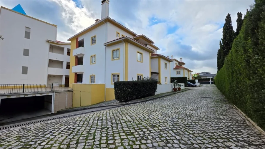 Apartamento T3 para Venda em Agualva e Mira-Sintra Foto 2