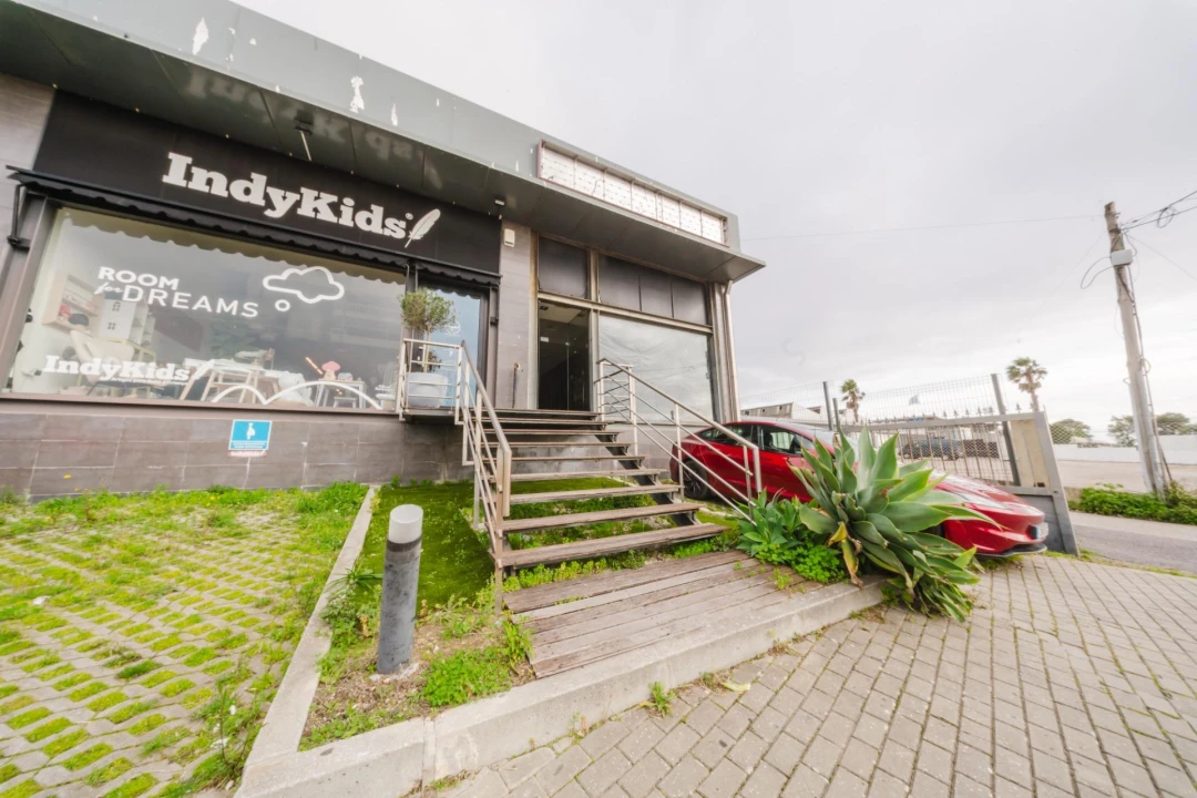 Negócio para Venda em São Domingos de Rana Foto 1