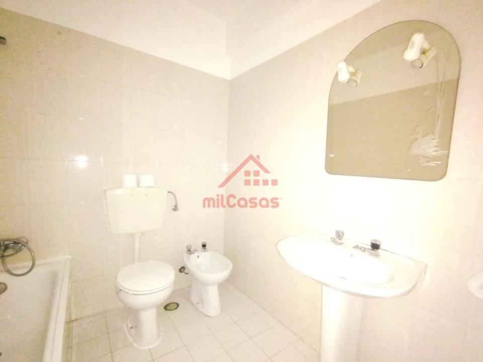 Apartamento T2 para Arrendamento em Santa Maria, São Pedro e Matacães Foto 10