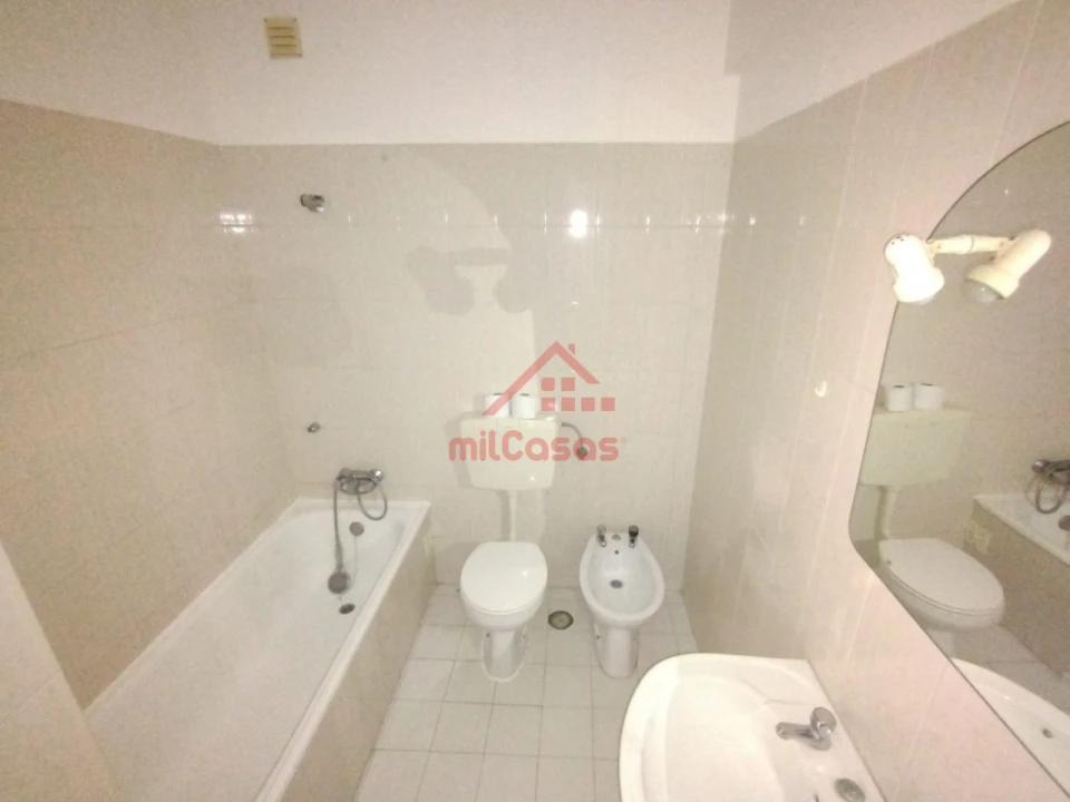 Apartamento T2 para Arrendamento em Santa Maria, São Pedro e Matacães Foto 12