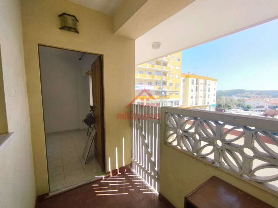 Apartamento T2 para Arrendamento em Santa Maria, São Pedro e Matacães Foto 14