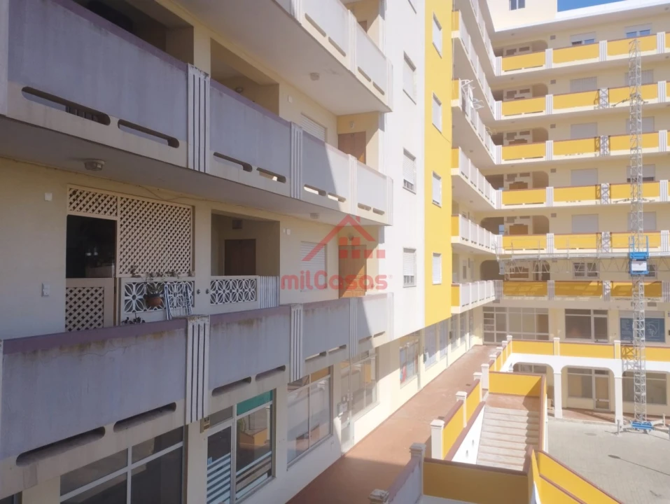 Apartamento T2 para Arrendamento em Santa Maria, São Pedro e Matacães Foto 16