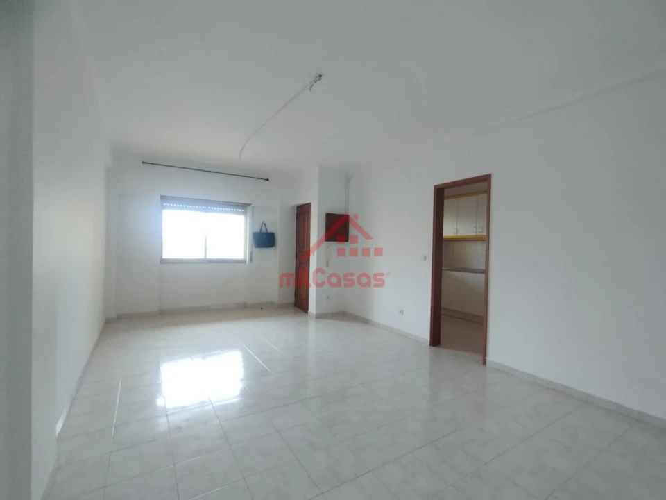 Apartamento T2 para Arrendamento em Santa Maria, São Pedro e Matacães Foto 1