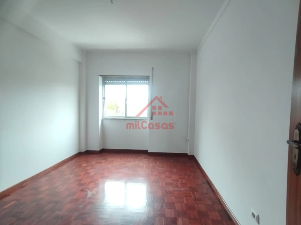 Apartamento T2 para Arrendamento em Santa Maria, São Pedro e Matacães Foto 7
