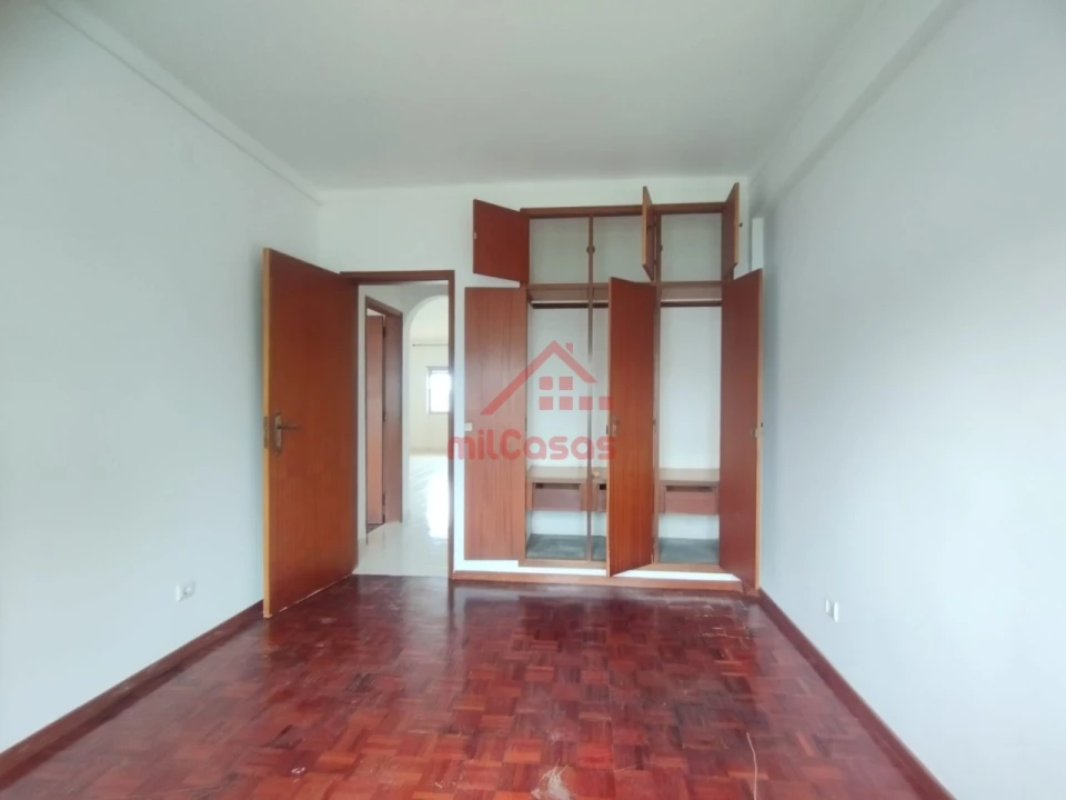 Apartamento T2 para Arrendamento em Santa Maria, São Pedro e Matacães Foto 8