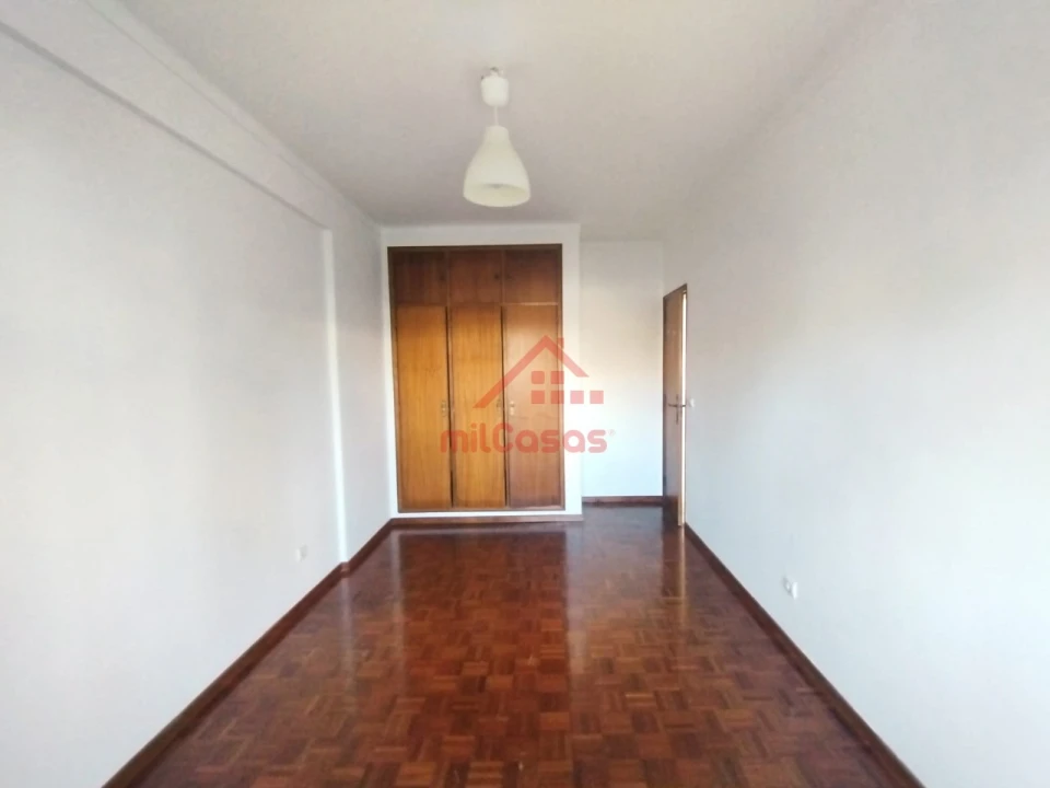 Apartamento T2 para Arrendamento em Santa Maria, São Pedro e Matacães Foto 11