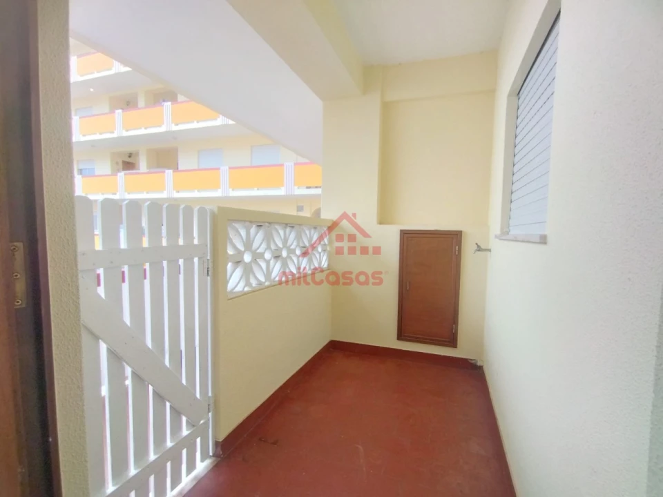 Apartamento T2 para Arrendamento em Santa Maria, São Pedro e Matacães Foto 15