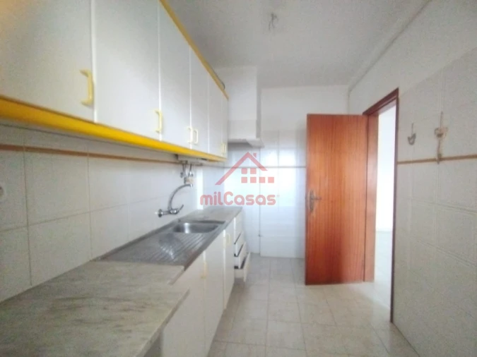 Apartamento T2 para Arrendamento em Santa Maria, São Pedro e Matacães Foto 5