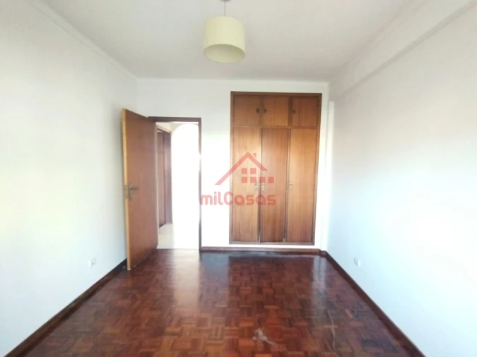 Apartamento T2 para Arrendamento em Santa Maria, São Pedro e Matacães Foto 10