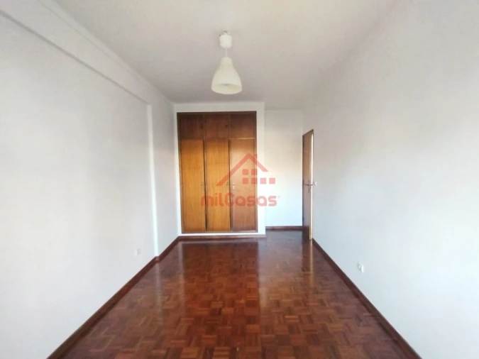 Apartamento T2 para Arrendamento em Santa Maria, São Pedro e Matacães Foto 11