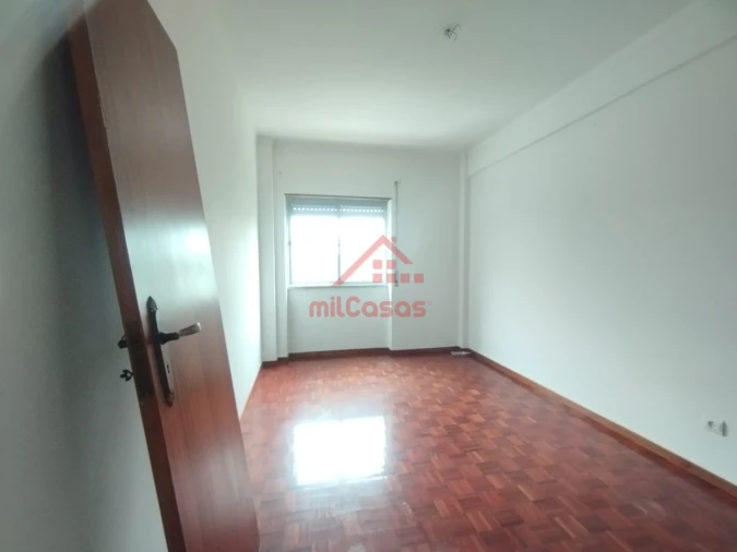 Apartamento T2 para Arrendamento em Santa Maria, São Pedro e Matacães Foto 12