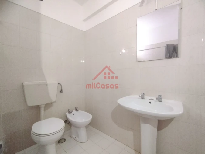 Apartamento T2 para Arrendamento em Santa Maria, São Pedro e Matacães Foto 13