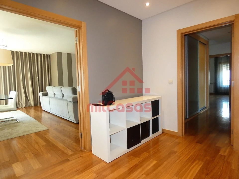 Apartamento T3 para Arrendamento em Santa Maria, São Pedro e Matacães Foto 3