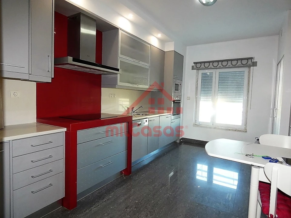 Apartamento T3 para Arrendamento em Santa Maria, São Pedro e Matacães Foto 4