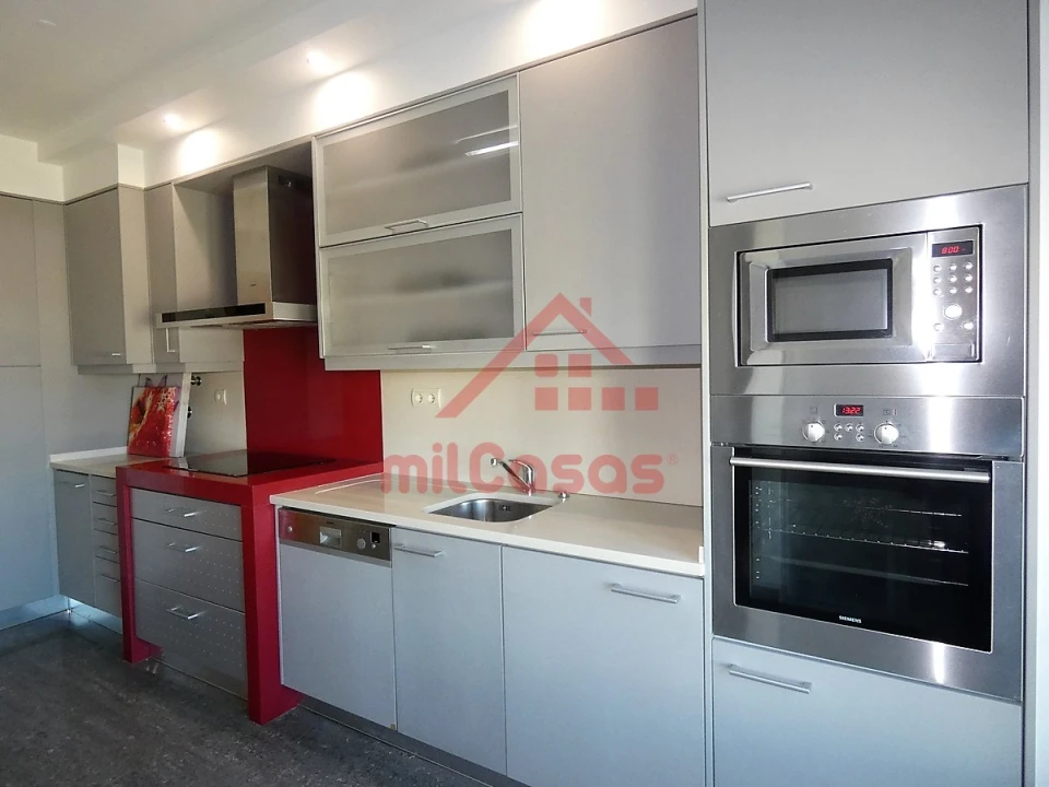 Apartamento T3 para Arrendamento em Santa Maria, São Pedro e Matacães Foto 6