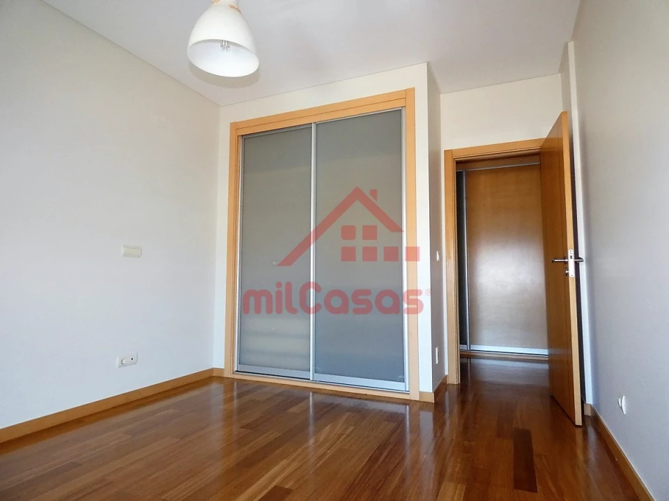 Apartamento T3 para Arrendamento em Santa Maria, São Pedro e Matacães Foto 9