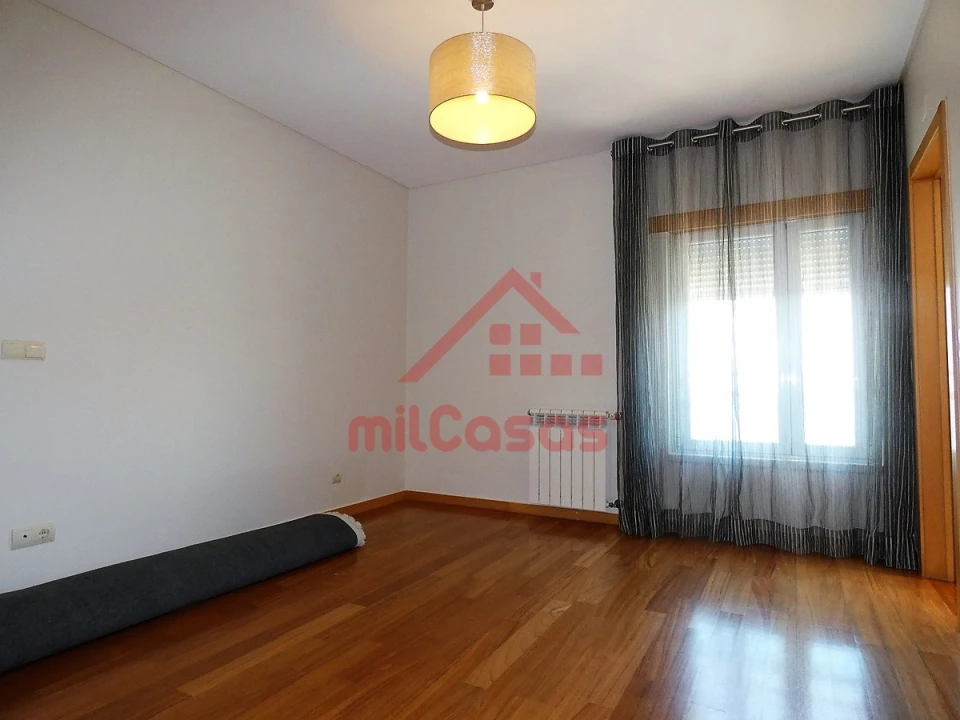 Apartamento T3 para Arrendamento em Santa Maria, São Pedro e Matacães Foto 12