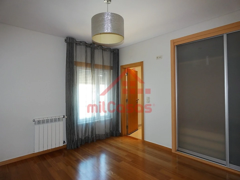 Apartamento T3 para Arrendamento em Santa Maria, São Pedro e Matacães Foto 13