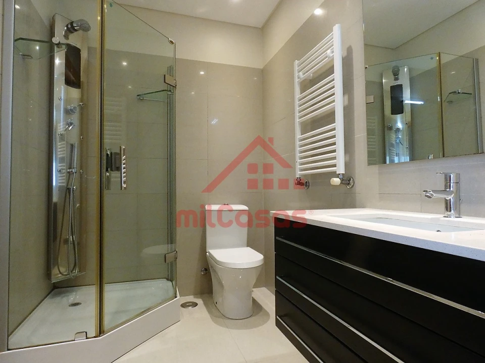 Apartamento T3 para Arrendamento em Santa Maria, São Pedro e Matacães Foto 14